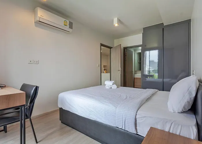 Pet Friendly House Near Bts Pluenjit Bangkok