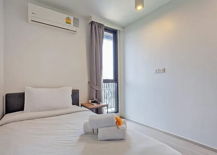 Pet Friendly House Near Bts Pluenjit Holiday home Bangkok