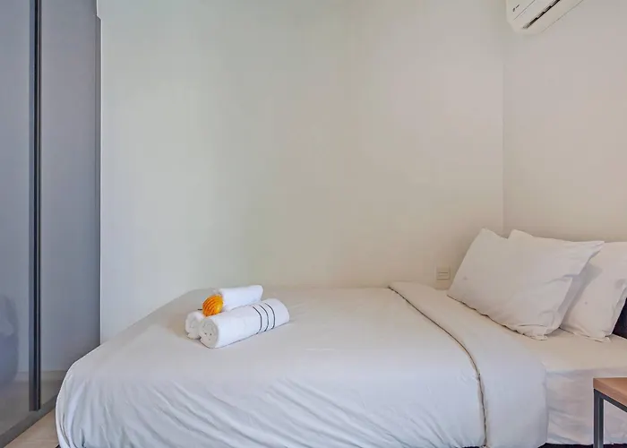 Pet Friendly House Near Bts Pluenjit Holiday home Bangkok
