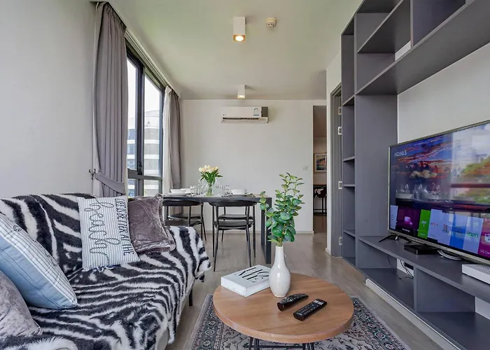 Pet Friendly House Near Bts Pluenjit Bangkok
