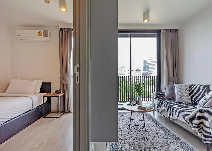 Pet Friendly House Near Bts Pluenjit Bangkok
