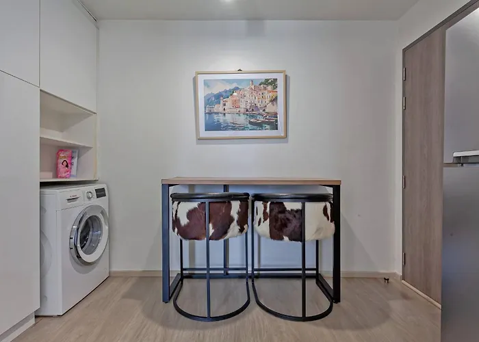 Pet Friendly House Near Bts Pluenjit Holiday home