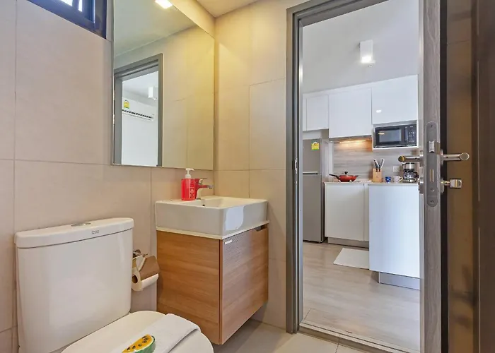 Pet Friendly House Near Bts Pluenjit Holiday home Bangkok